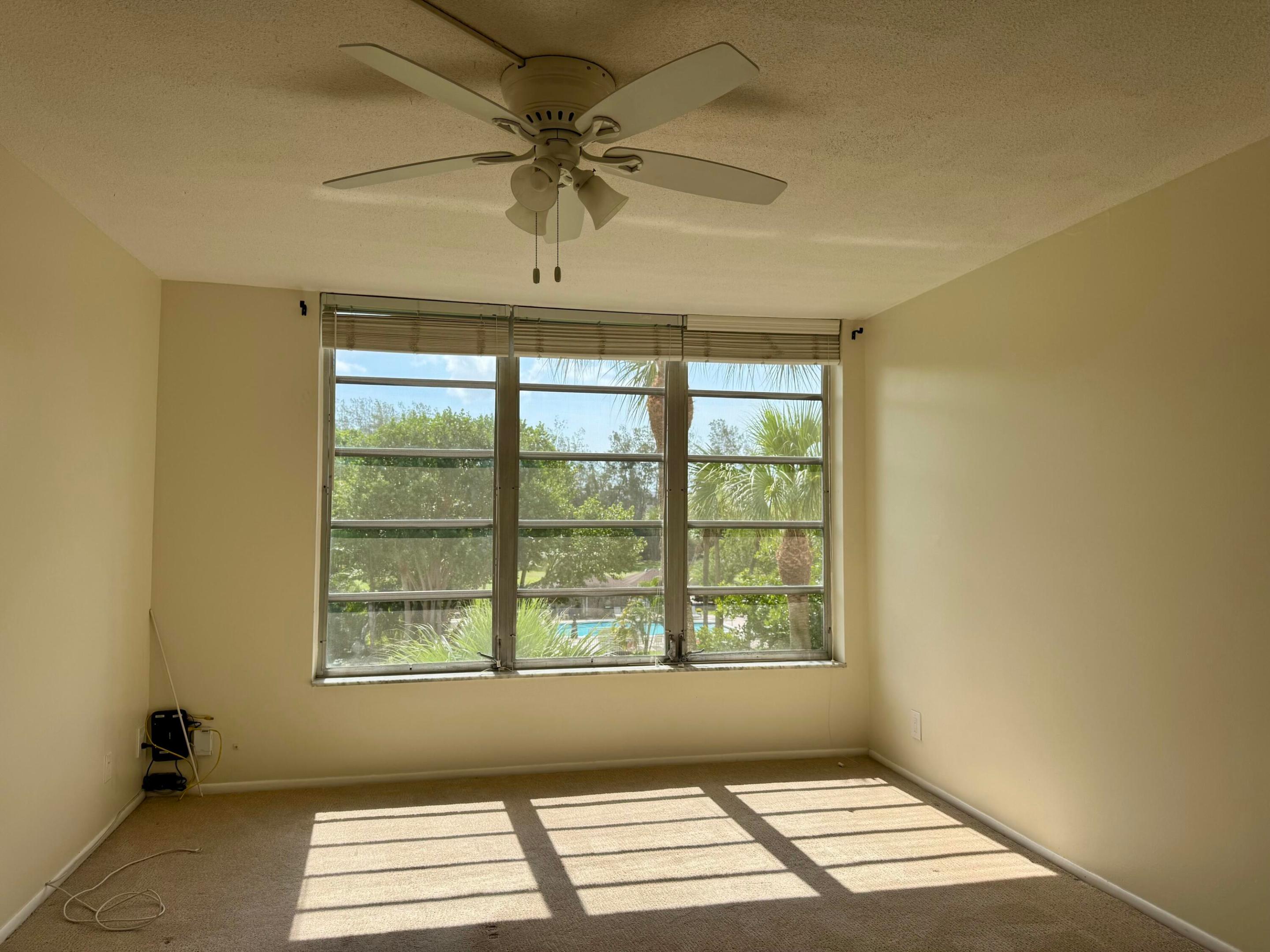 NO 16 PALM-AIRE COUNTRY CLUB - Residential