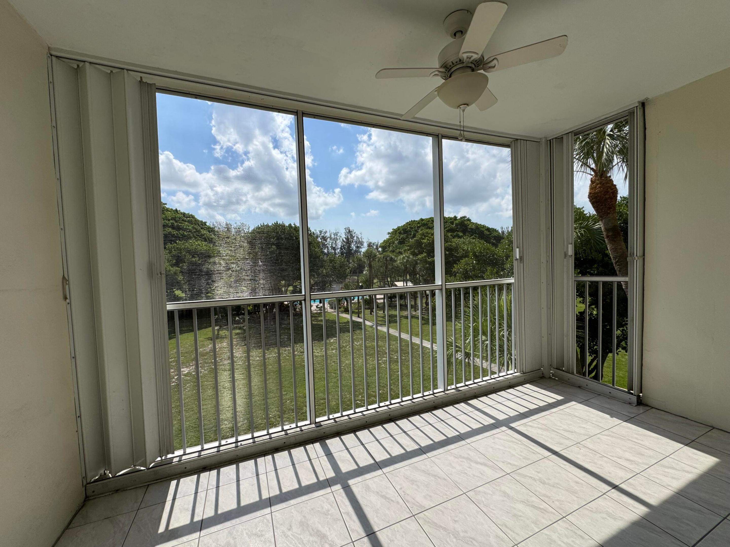 NO 16 PALM-AIRE COUNTRY CLUB - Residential