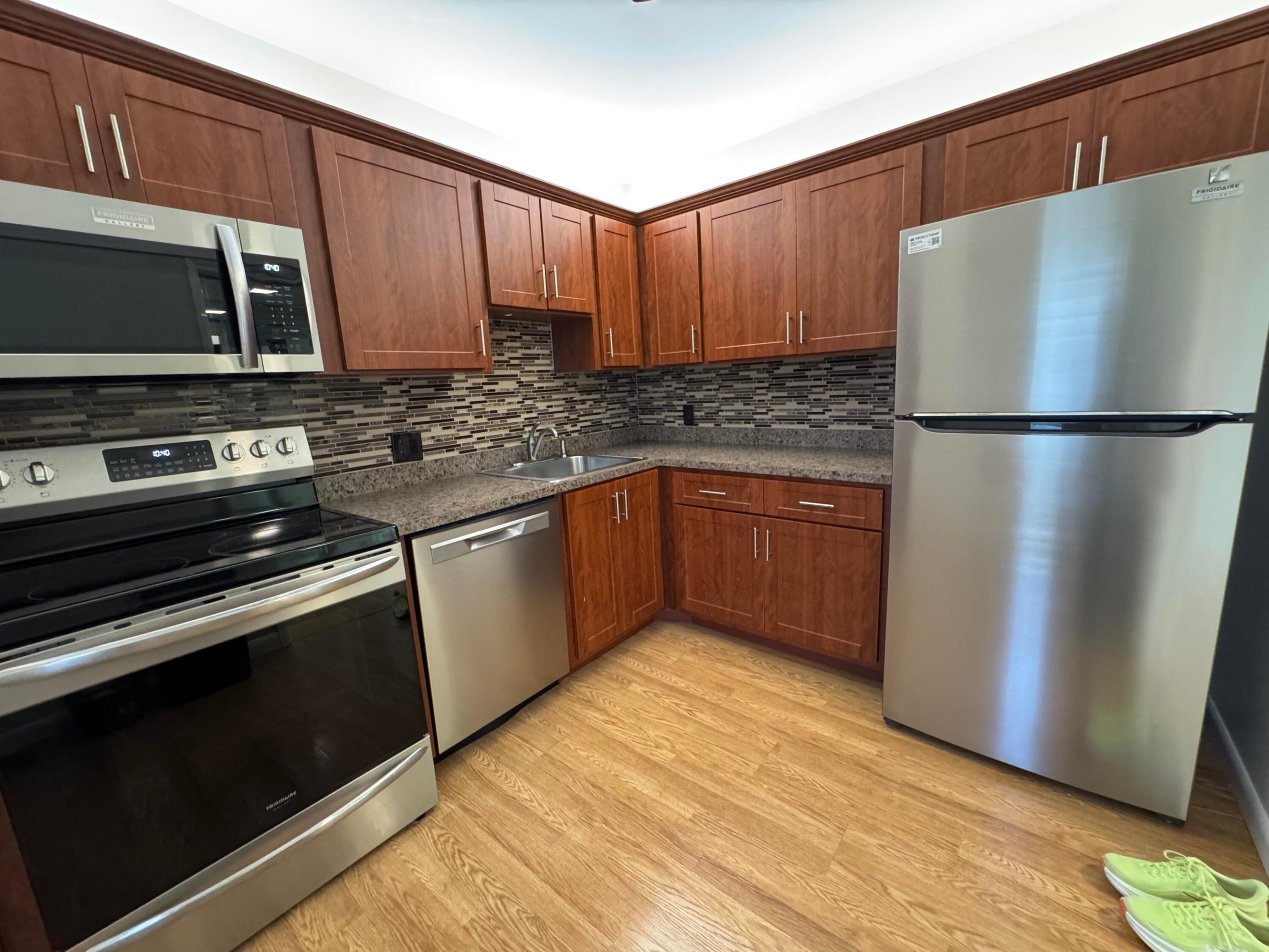 NO 16 PALM-AIRE COUNTRY CLUB - Residential