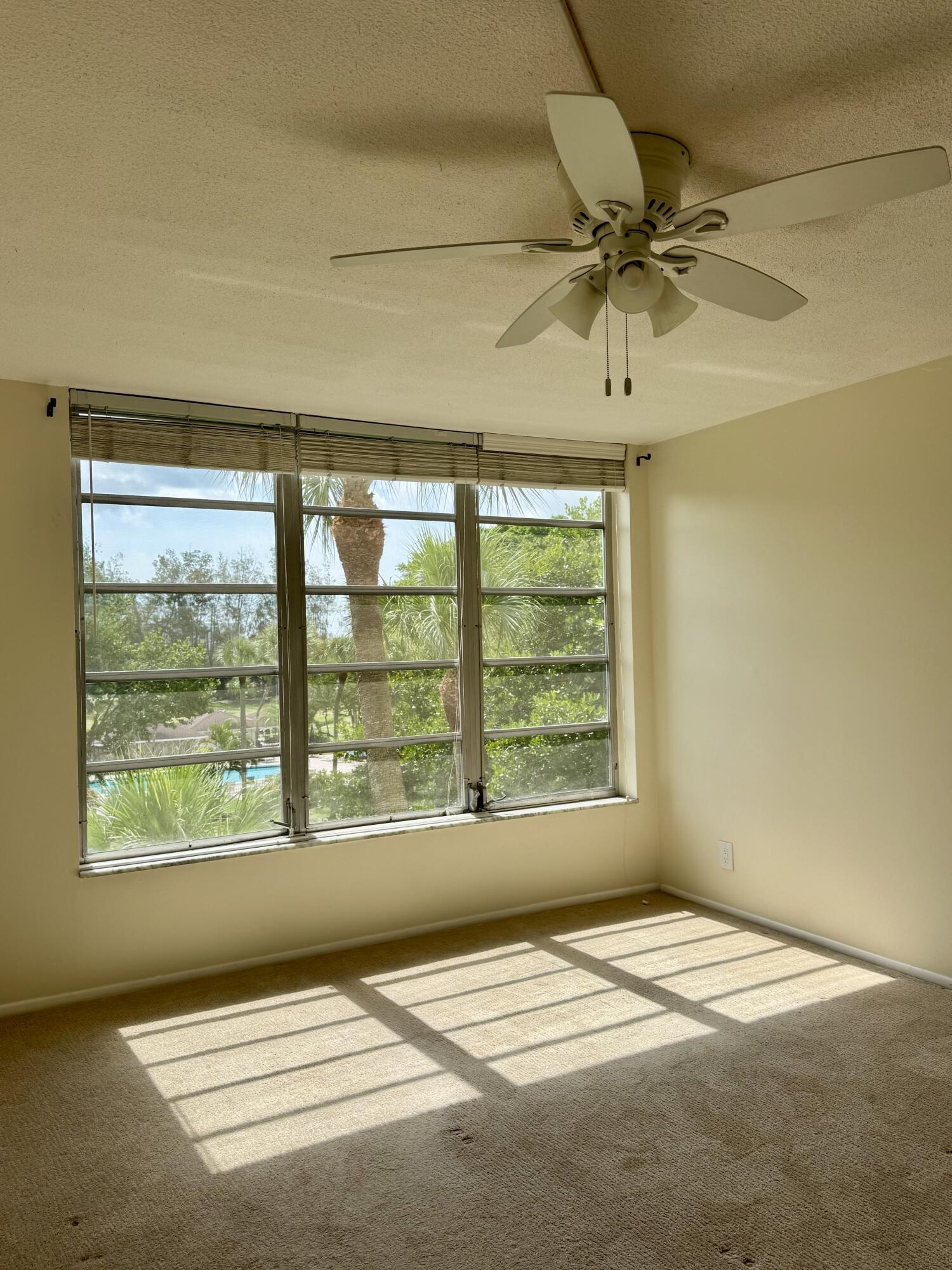 NO 16 PALM-AIRE COUNTRY CLUB - Residential