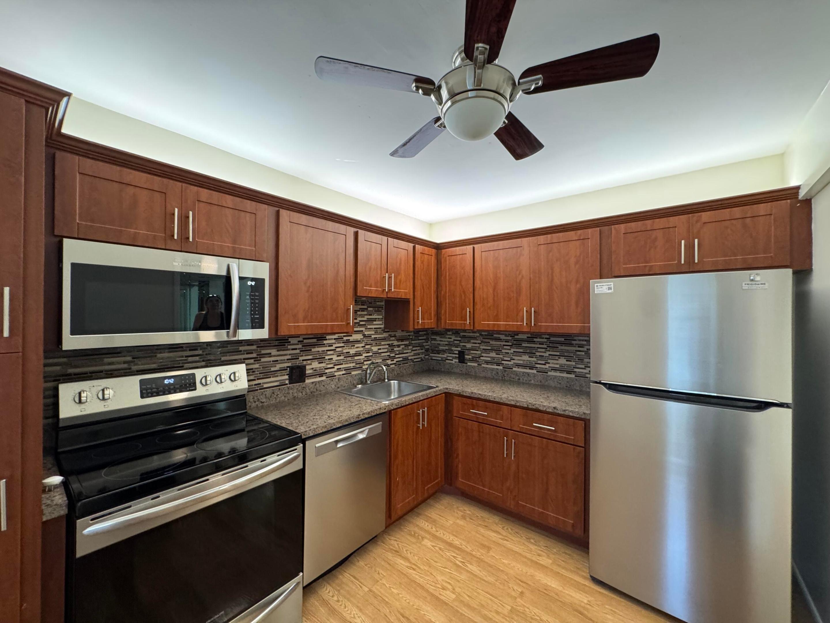 NO 16 PALM-AIRE COUNTRY CLUB - Residential