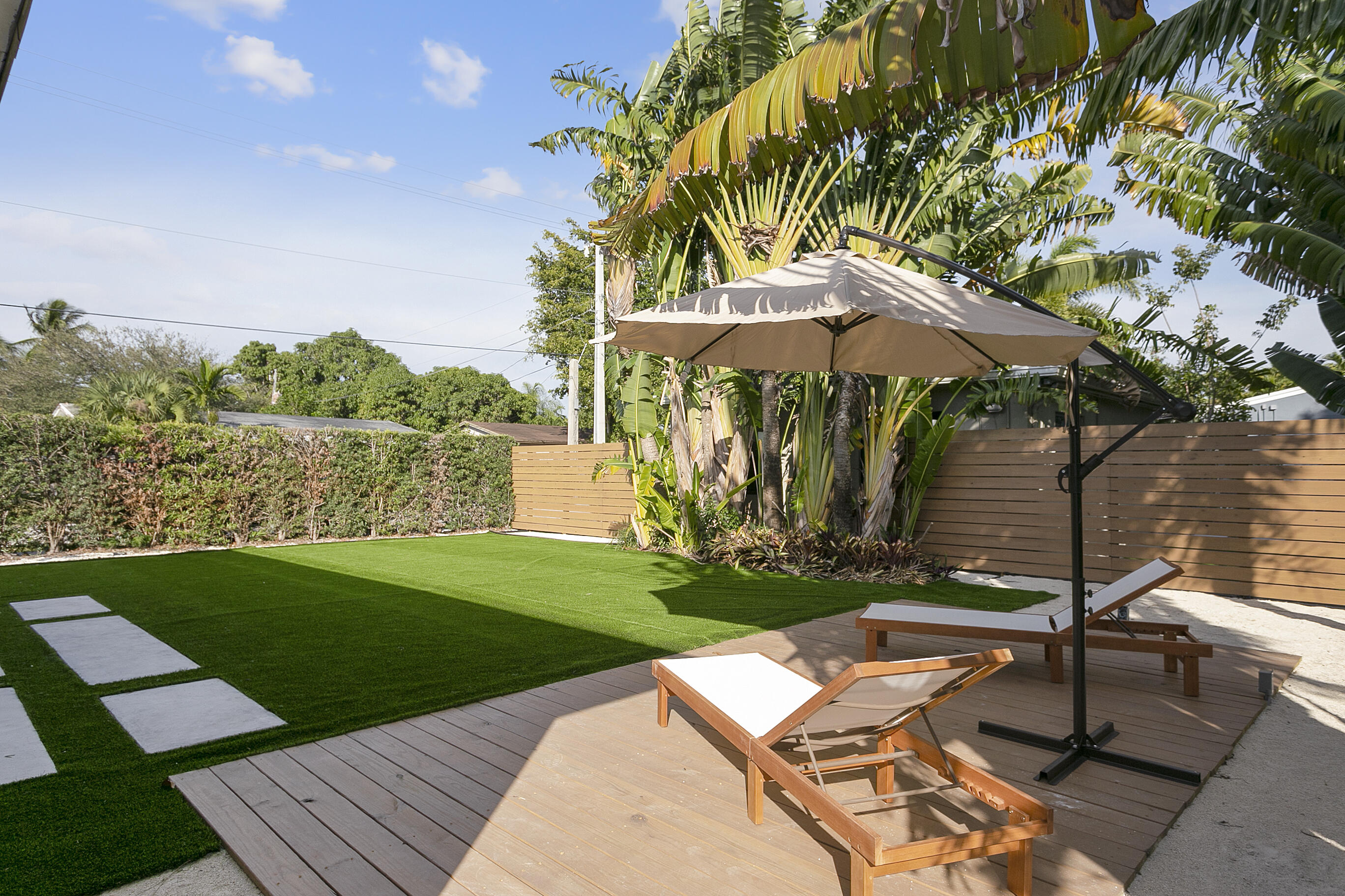 OAKLAND PARK SECOND ADD - Residential Income