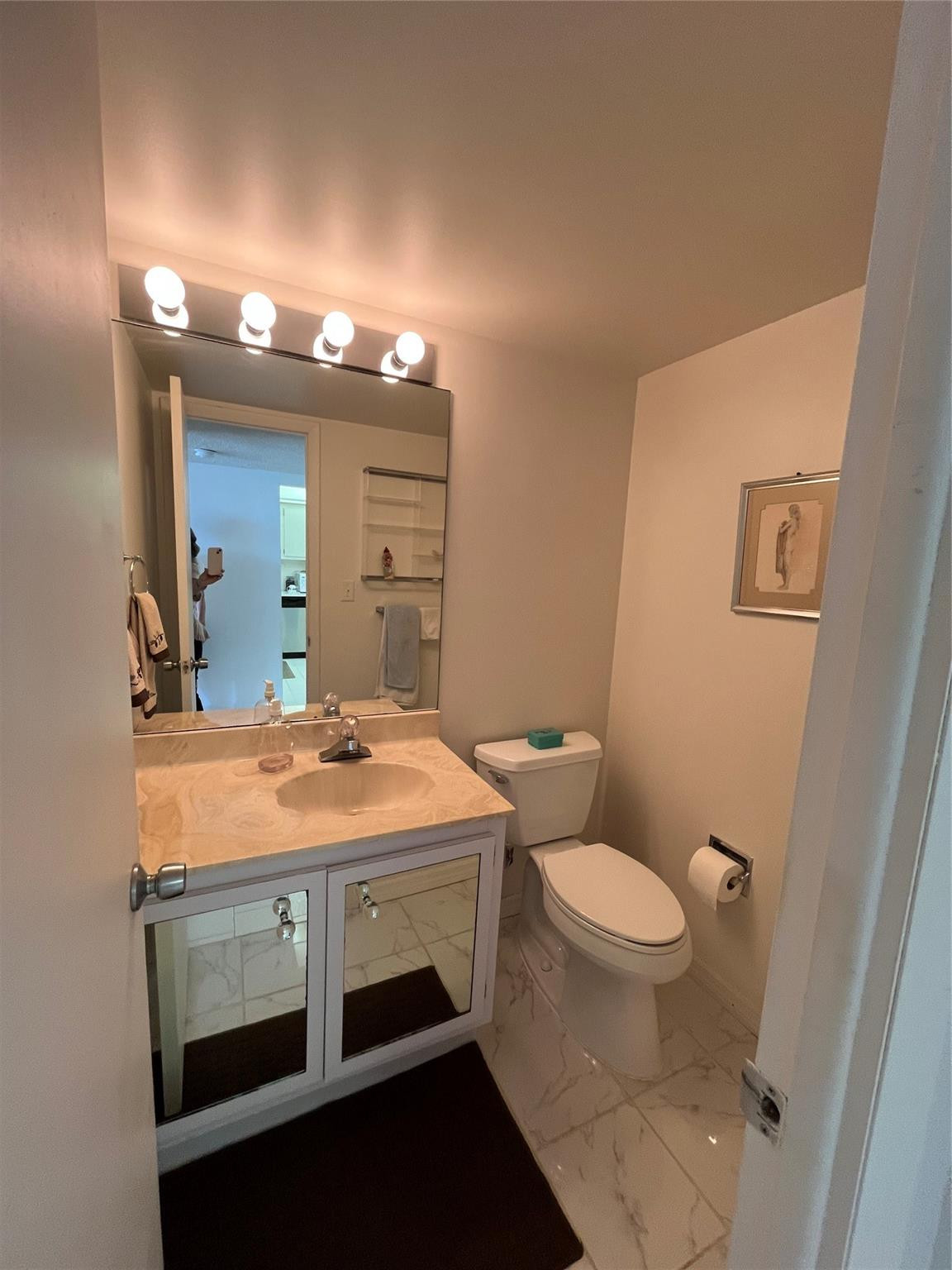 TRAFALGAR TOWERS CONDOMINIUM - Residential