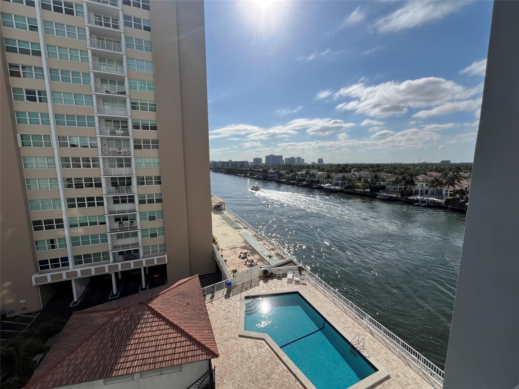 TRAFALGAR TOWERS CONDOMINIUM - Residential