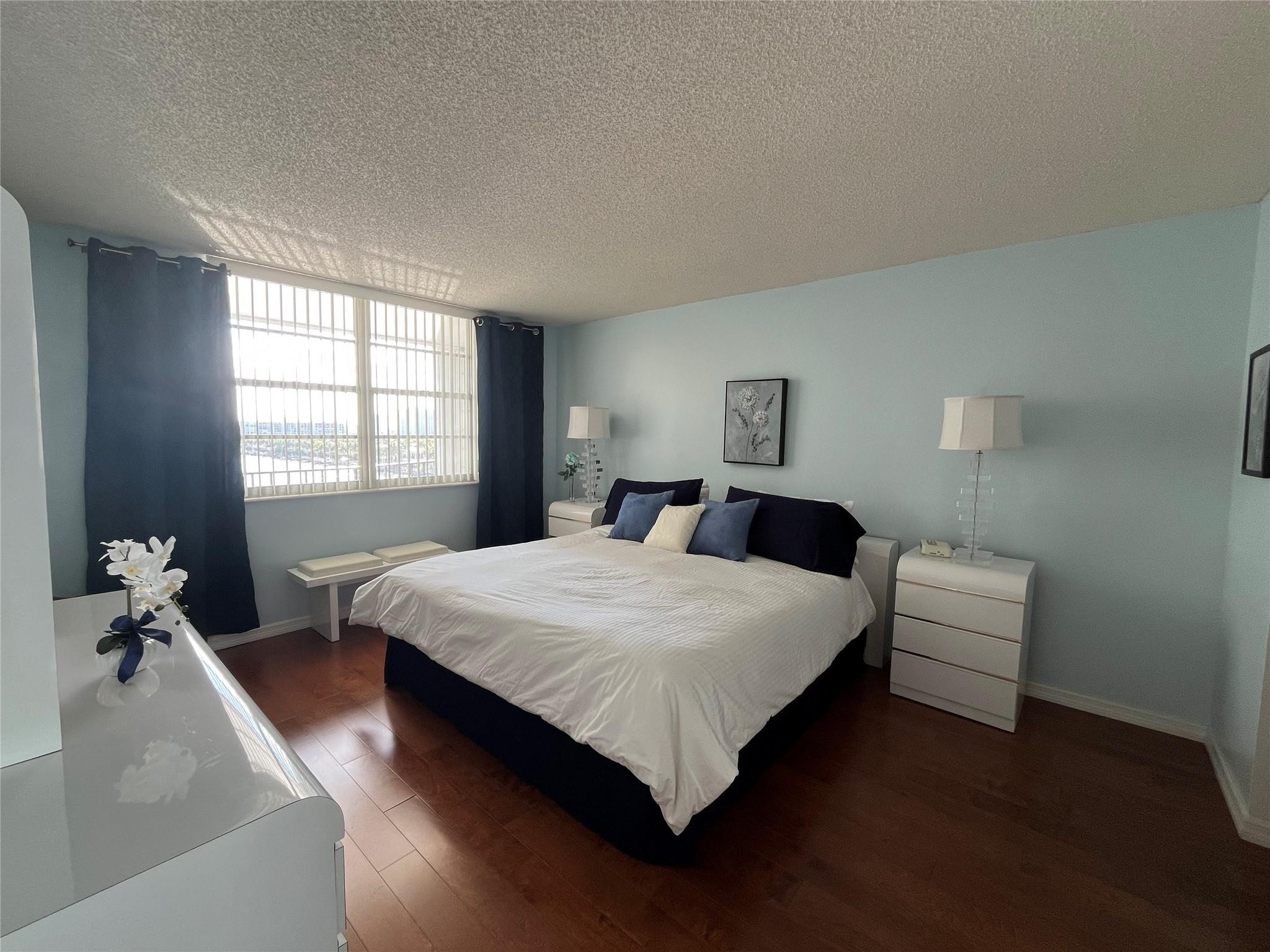 TRAFALGAR TOWERS CONDOMINIUM - Residential