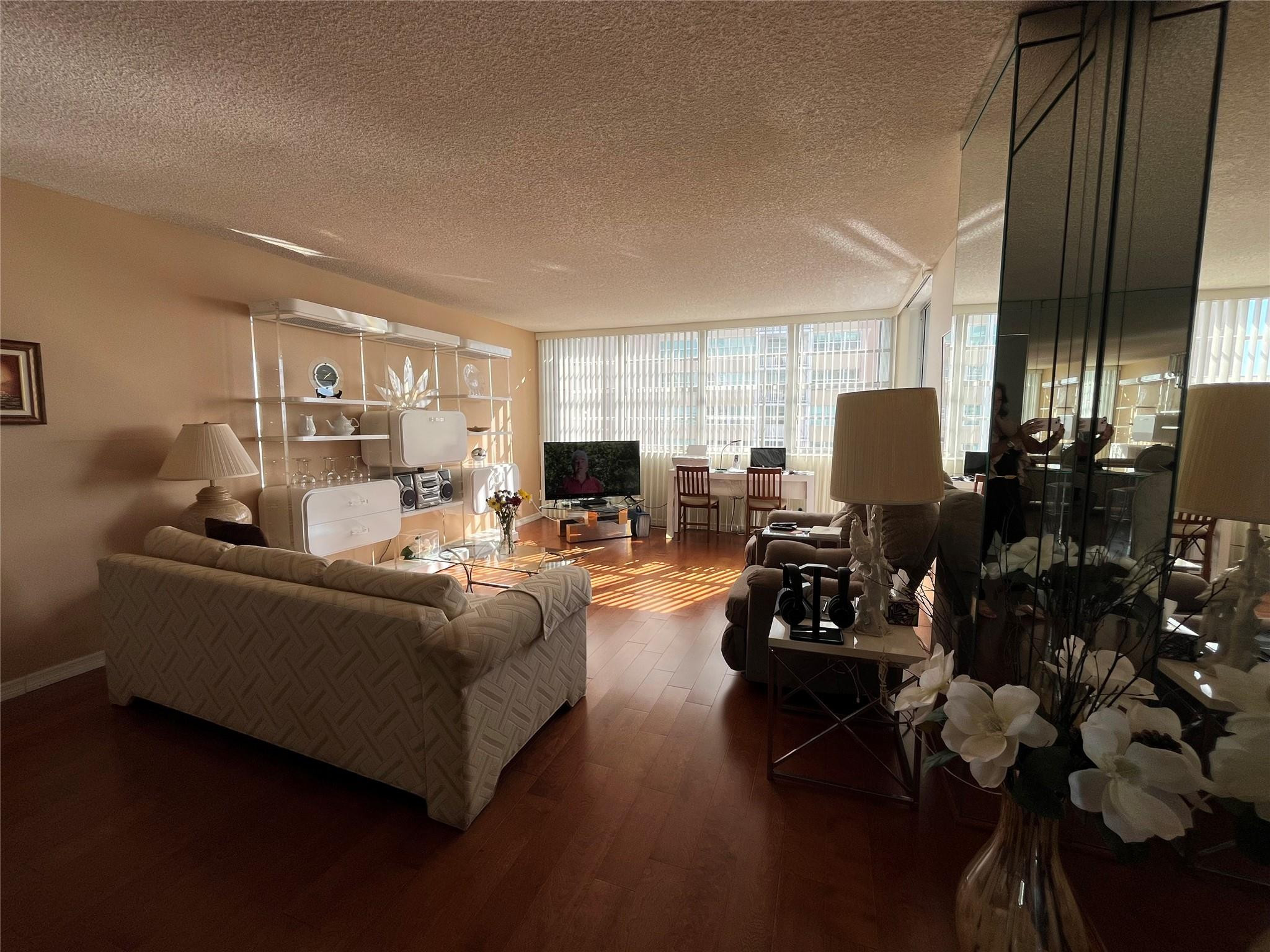 TRAFALGAR TOWERS CONDOMINIUM - Residential