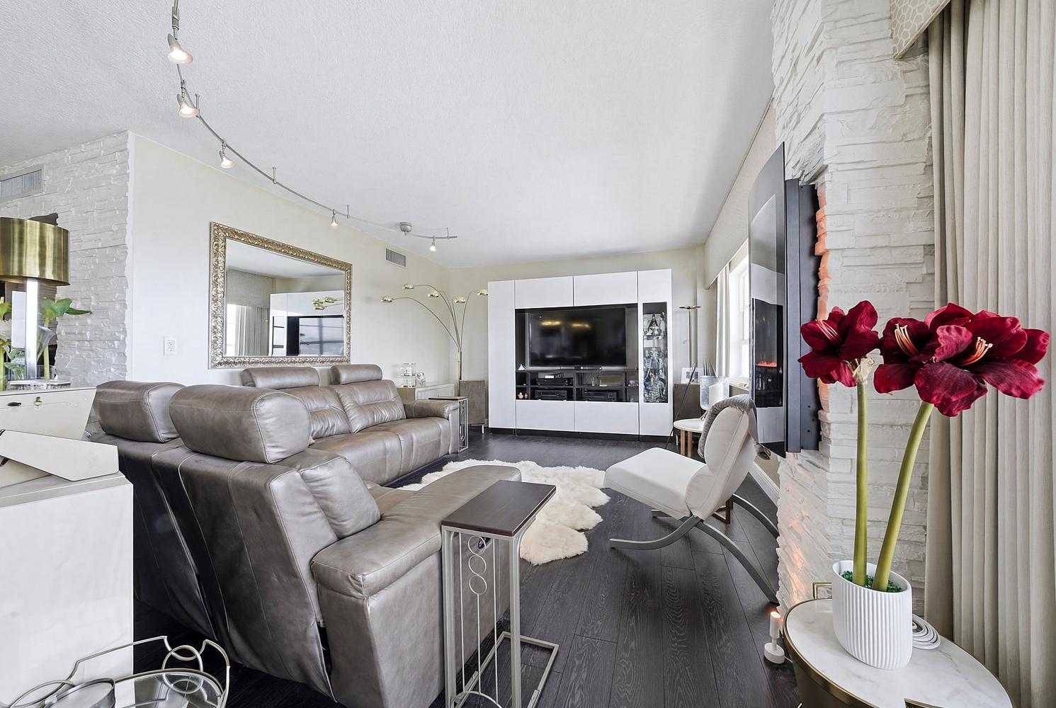 ESSEX TOWER CONDO - Residential