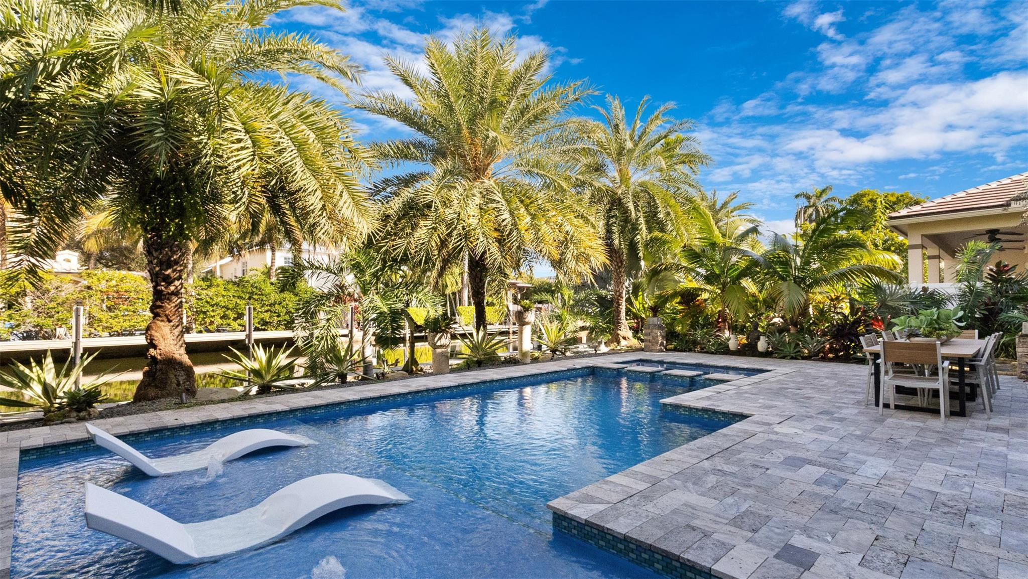 RIO VISTA ISLES - Residential