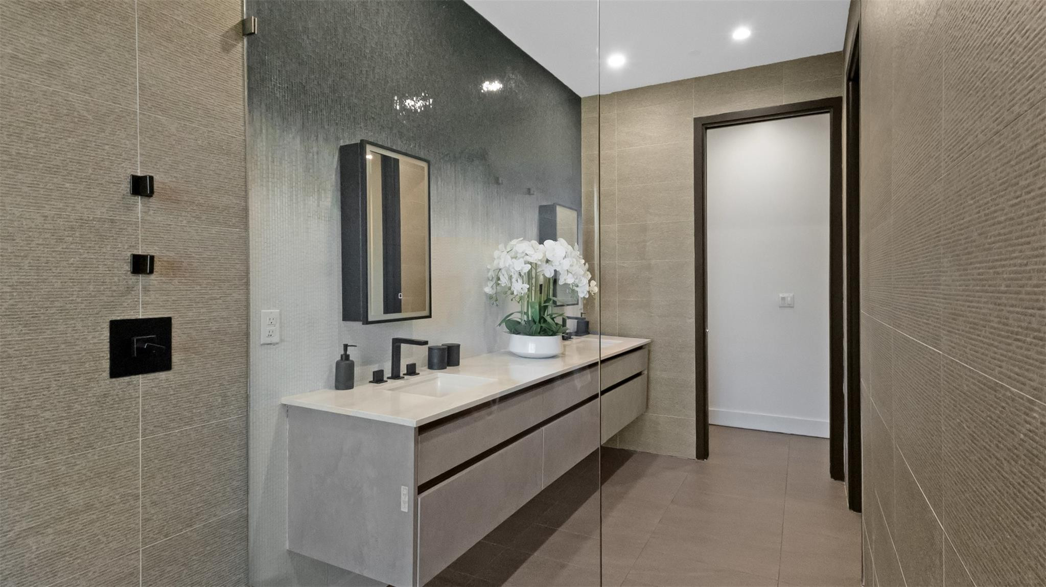 RIO VISTA ISLES - Residential