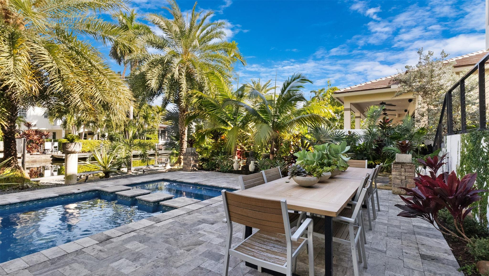 RIO VISTA ISLES - Residential