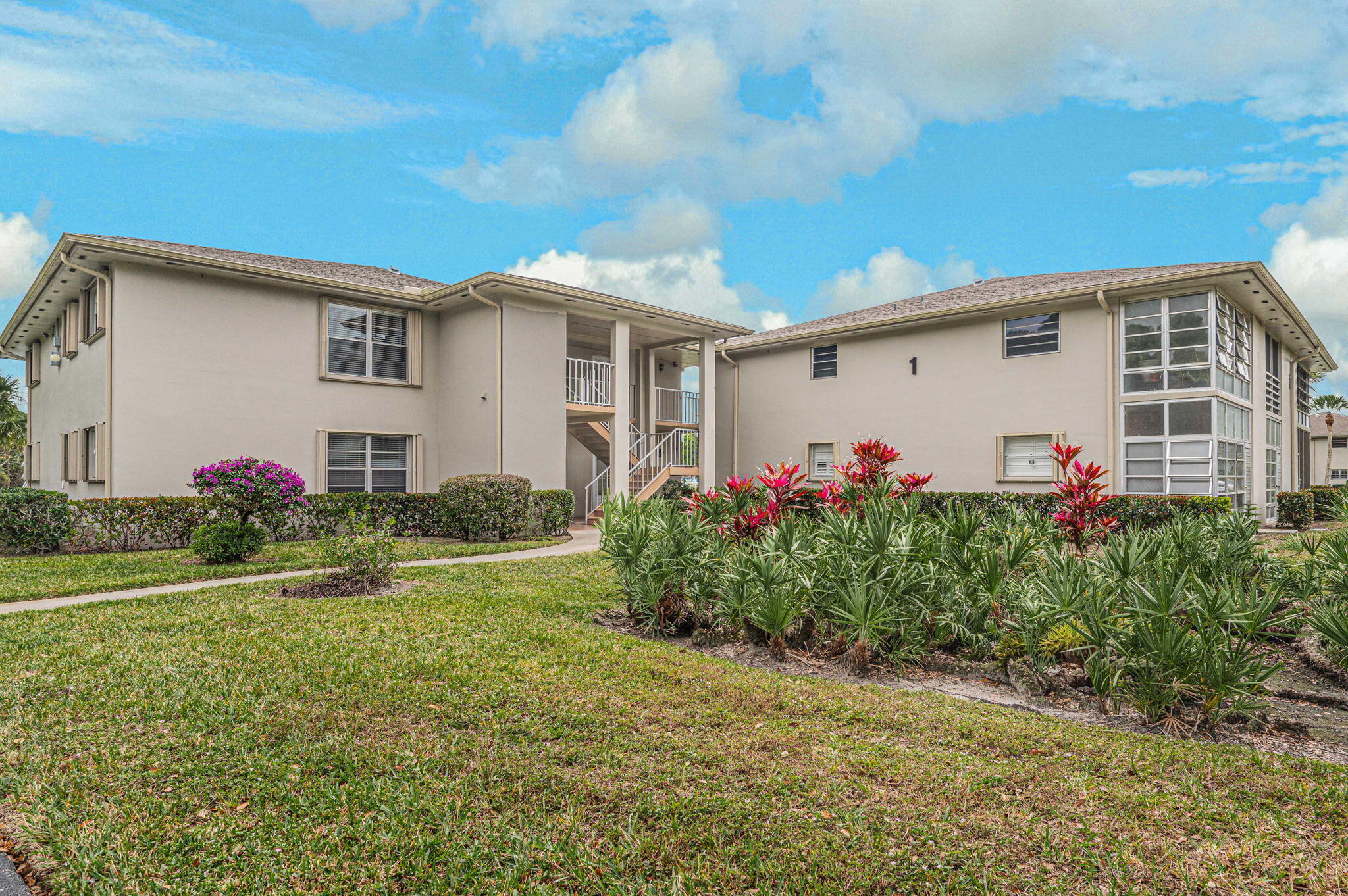 VISTA ST LUCIE BUILDINGS 9 THRU 20 - Residential