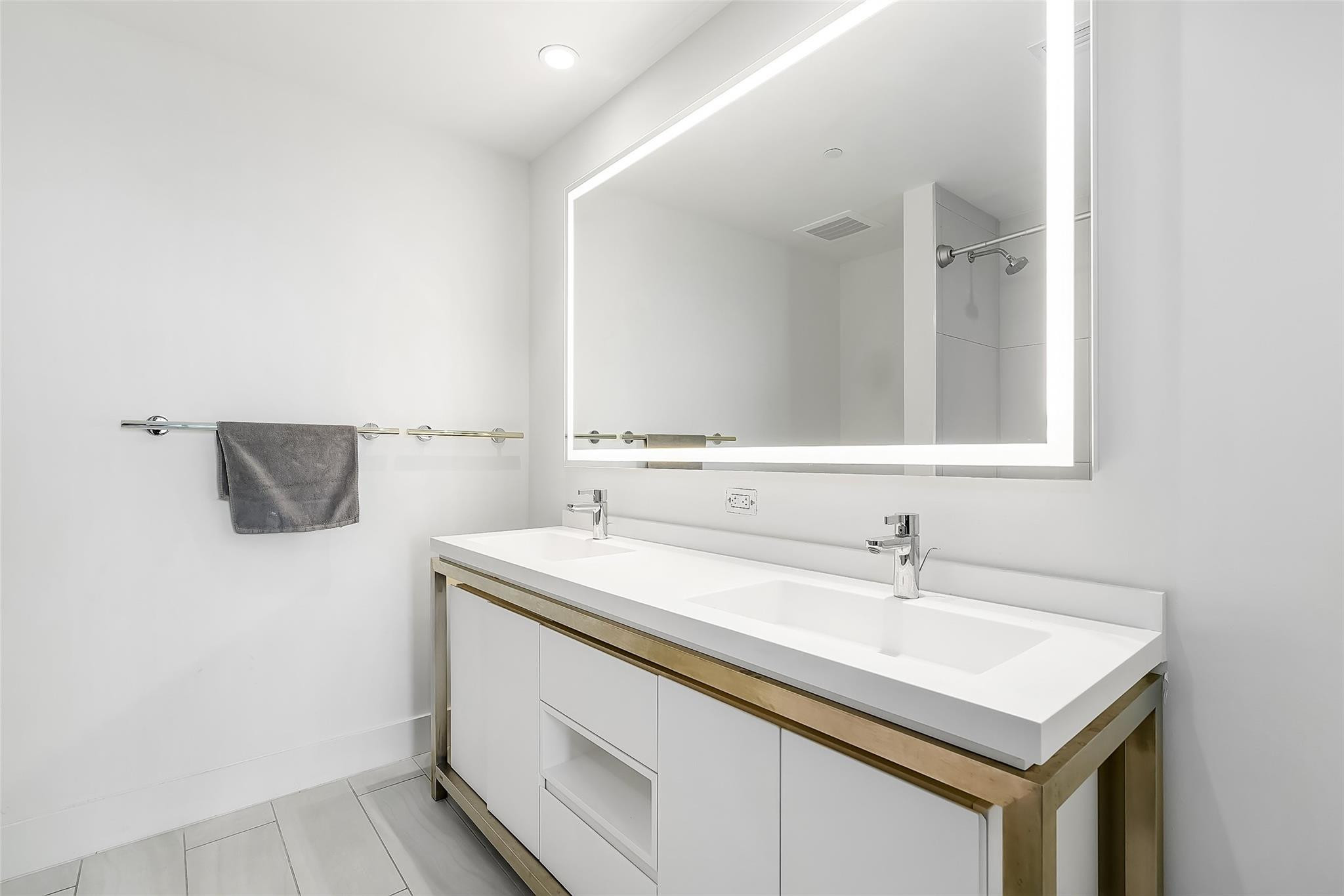 METROPICA NORTH TOWER ONE - Residential