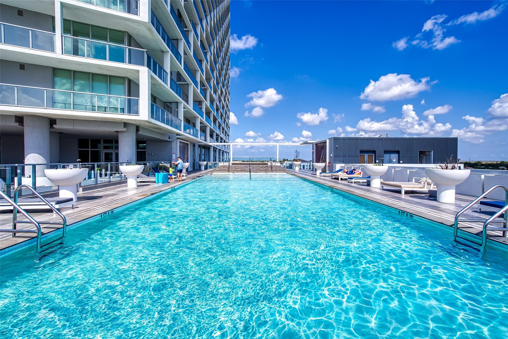 METROPICA NORTH TOWER ONE - Residential