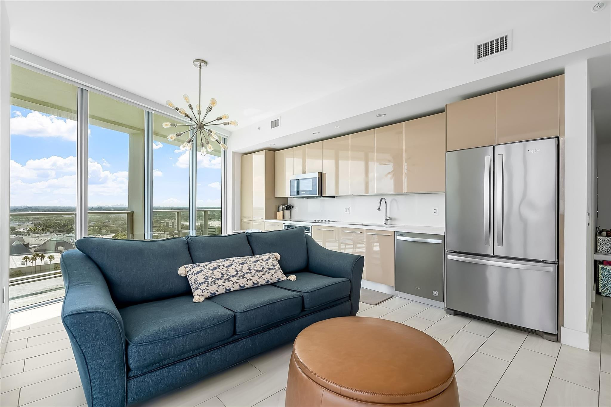 METROPICA NORTH TOWER ONE - Residential