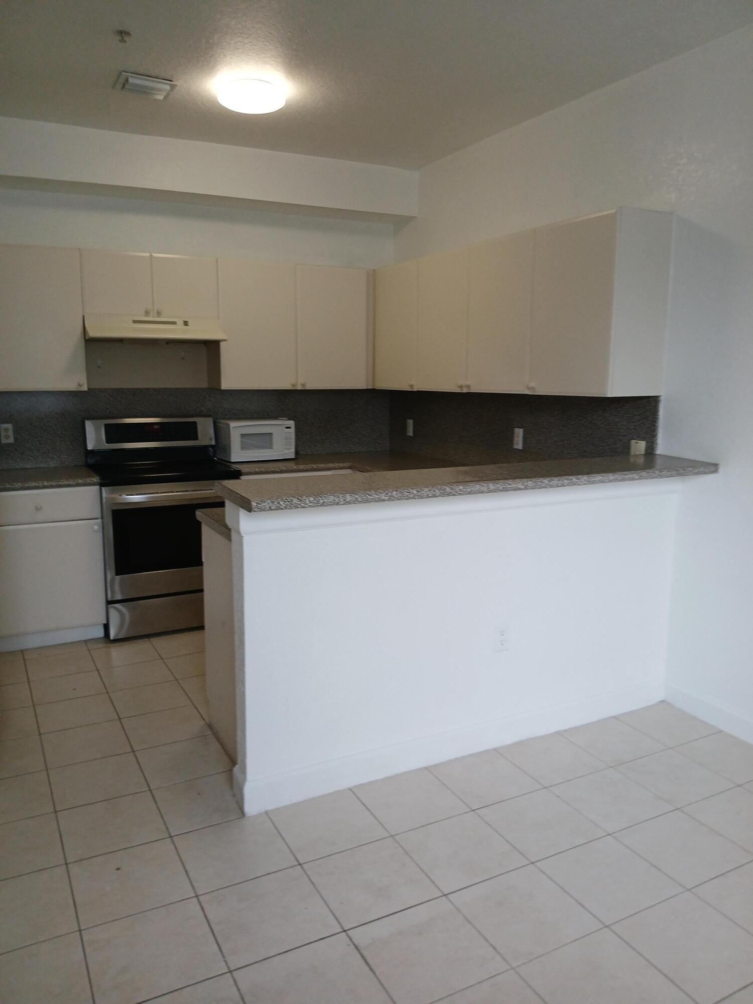 SHOMA COURTYARDS II AT ROYAL PALM CONDOM - Residential