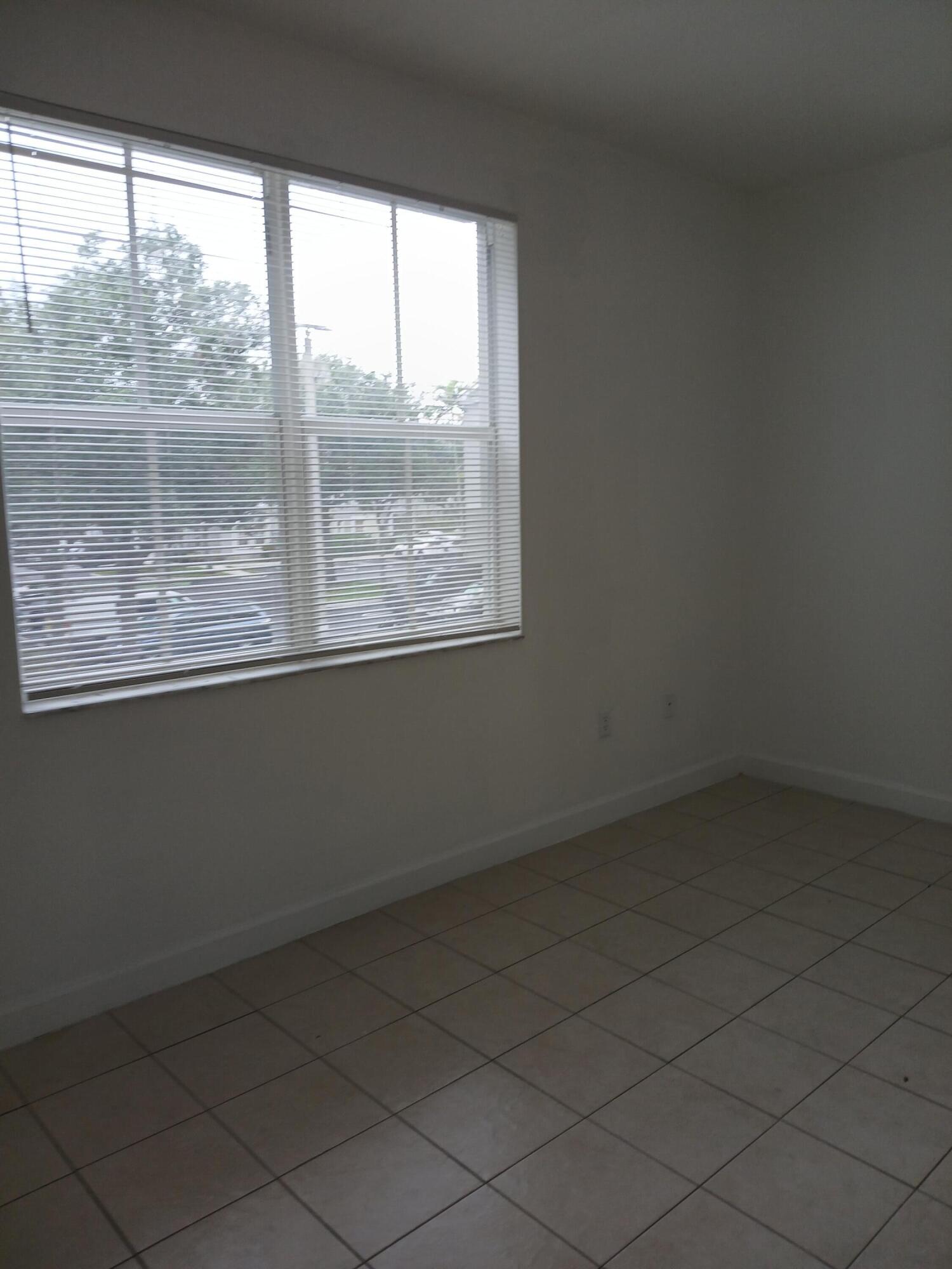 SHOMA COURTYARDS II AT ROYAL PALM CONDOM - Residential