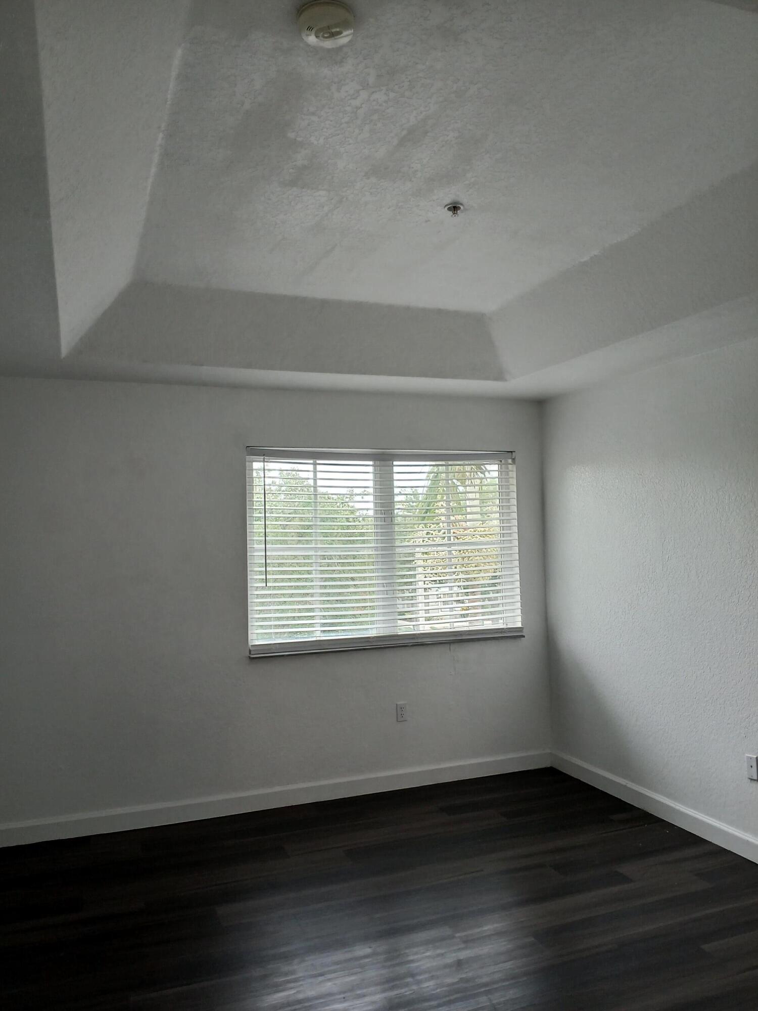 SHOMA COURTYARDS II AT ROYAL PALM CONDOM - Residential