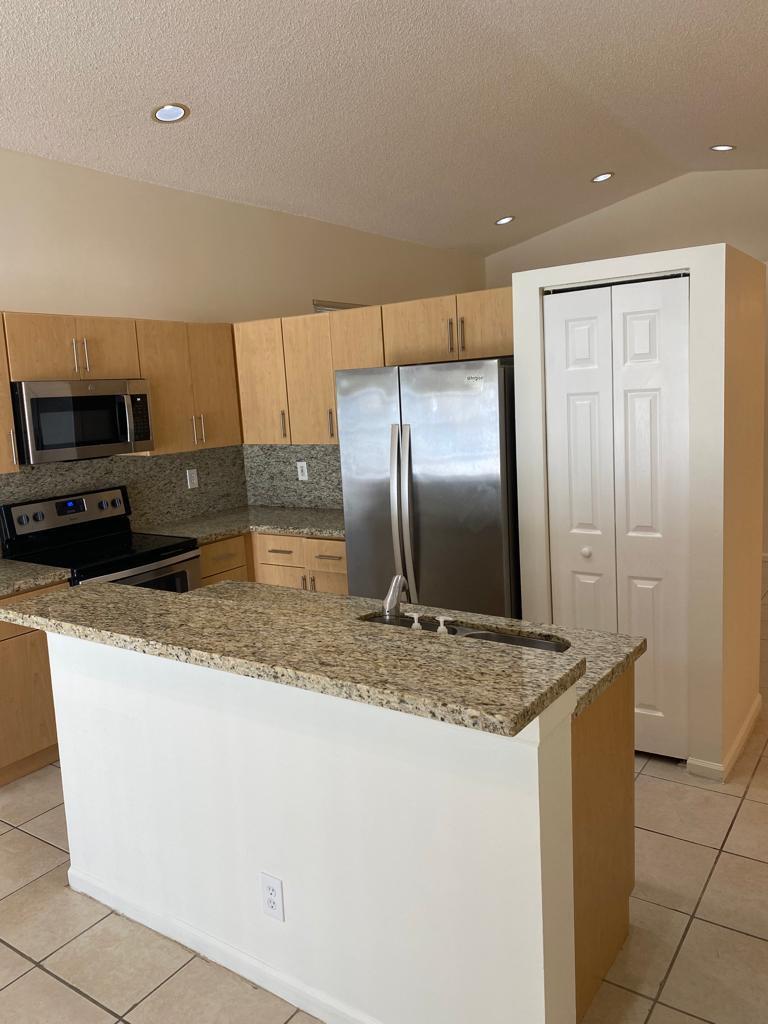 SILVER LAKES PHASE III - Residential Lease