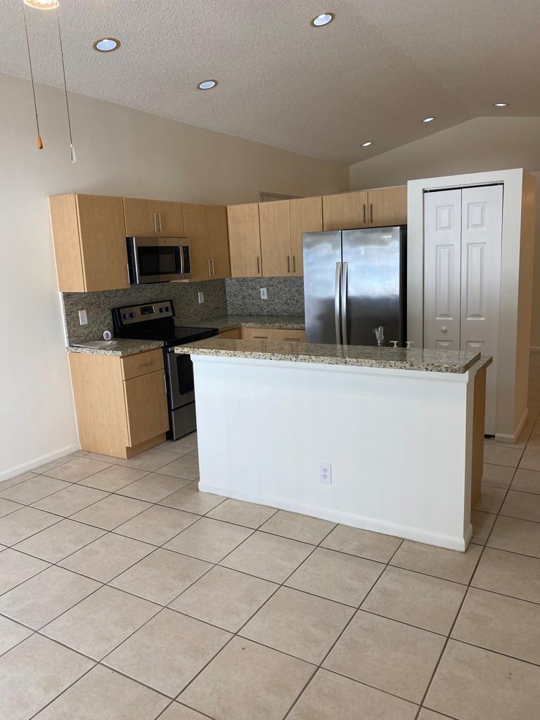 SILVER LAKES PHASE III - Residential Lease