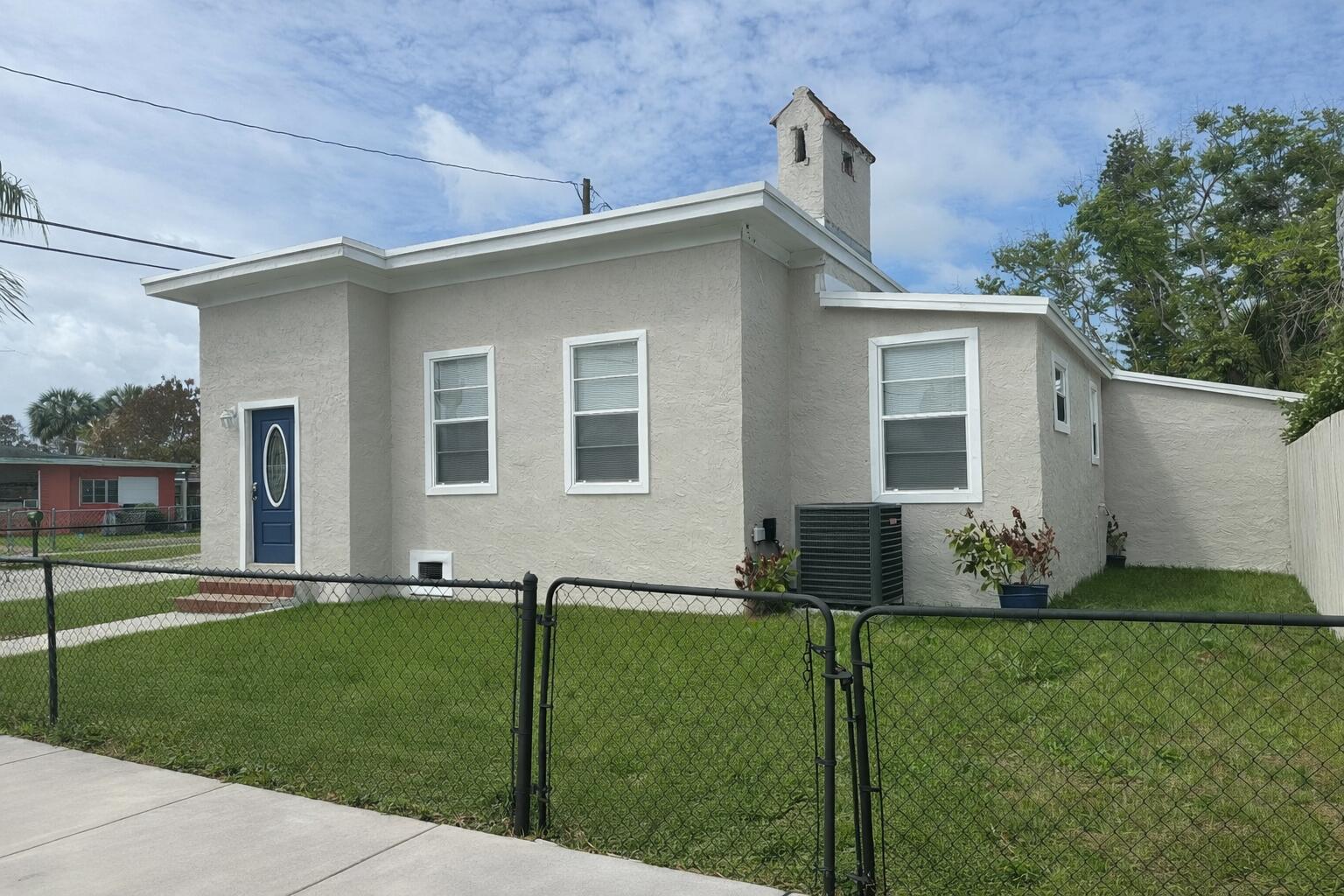 Recently remodeled home with new roof, A/C, water heater and appliances. Located just minutes to downtown Ft. Pierce and our beautiful beaches. NO HOA ! Seller Financing available !!!