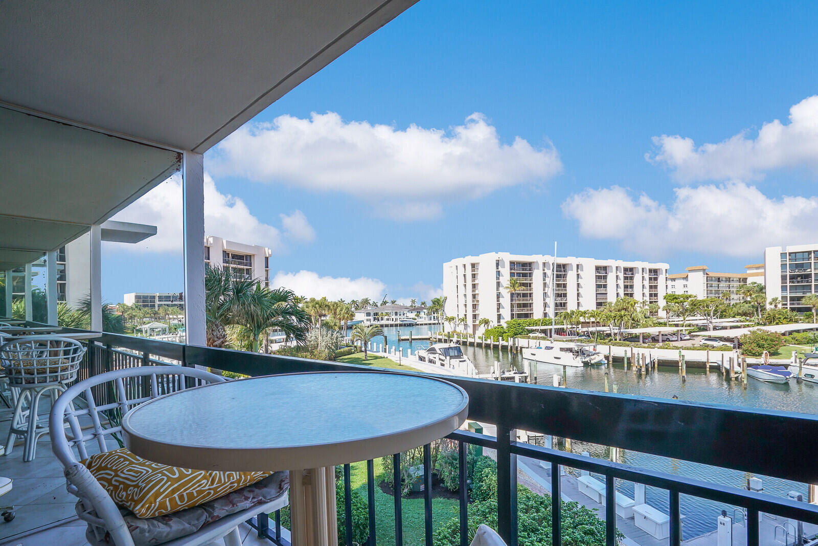 YACHT & RACQUET CLUB OF BOCA RATON CONDO - Residential