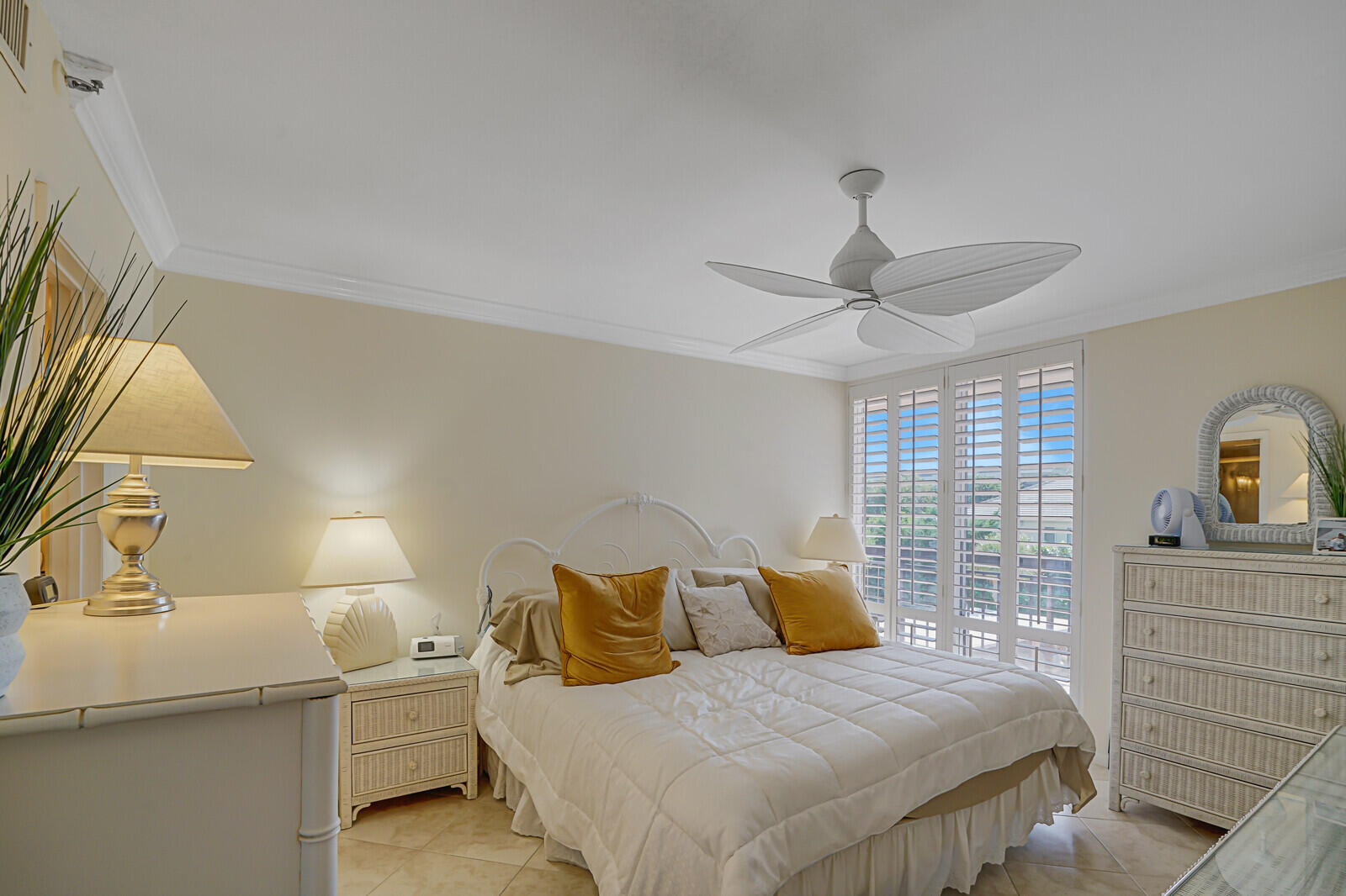 YACHT & RACQUET CLUB OF BOCA RATON CONDO - Residential