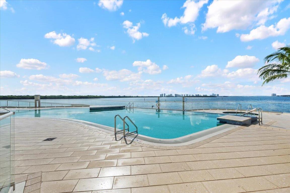OLD PORT COVE LAKE POINT TOWER CONDO - Residential