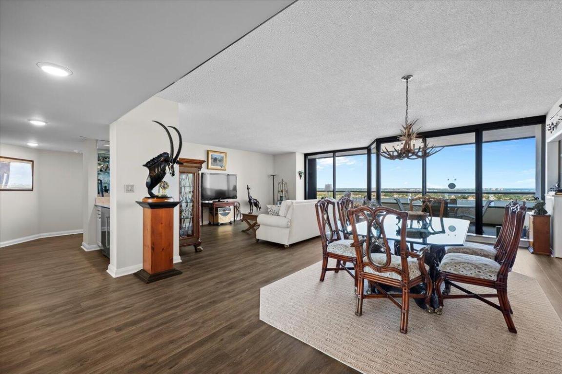 OLD PORT COVE LAKE POINT TOWER CONDO - Residential