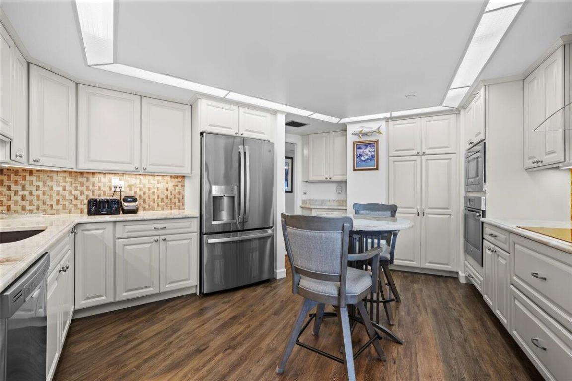 OLD PORT COVE LAKE POINT TOWER CONDO - Residential