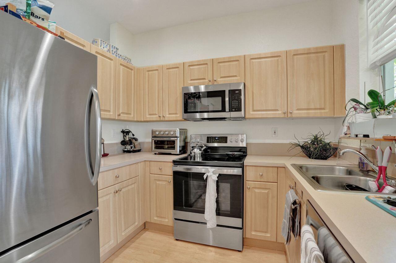 WYNDHAM LAKES EAST - Residential