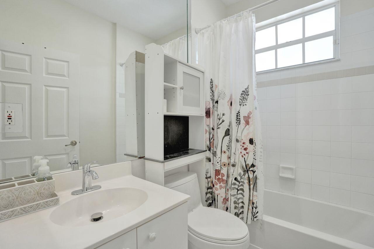 WYNDHAM LAKES EAST - Residential
