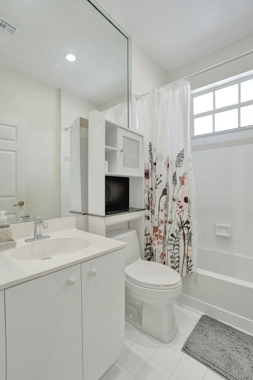WYNDHAM LAKES EAST - Residential