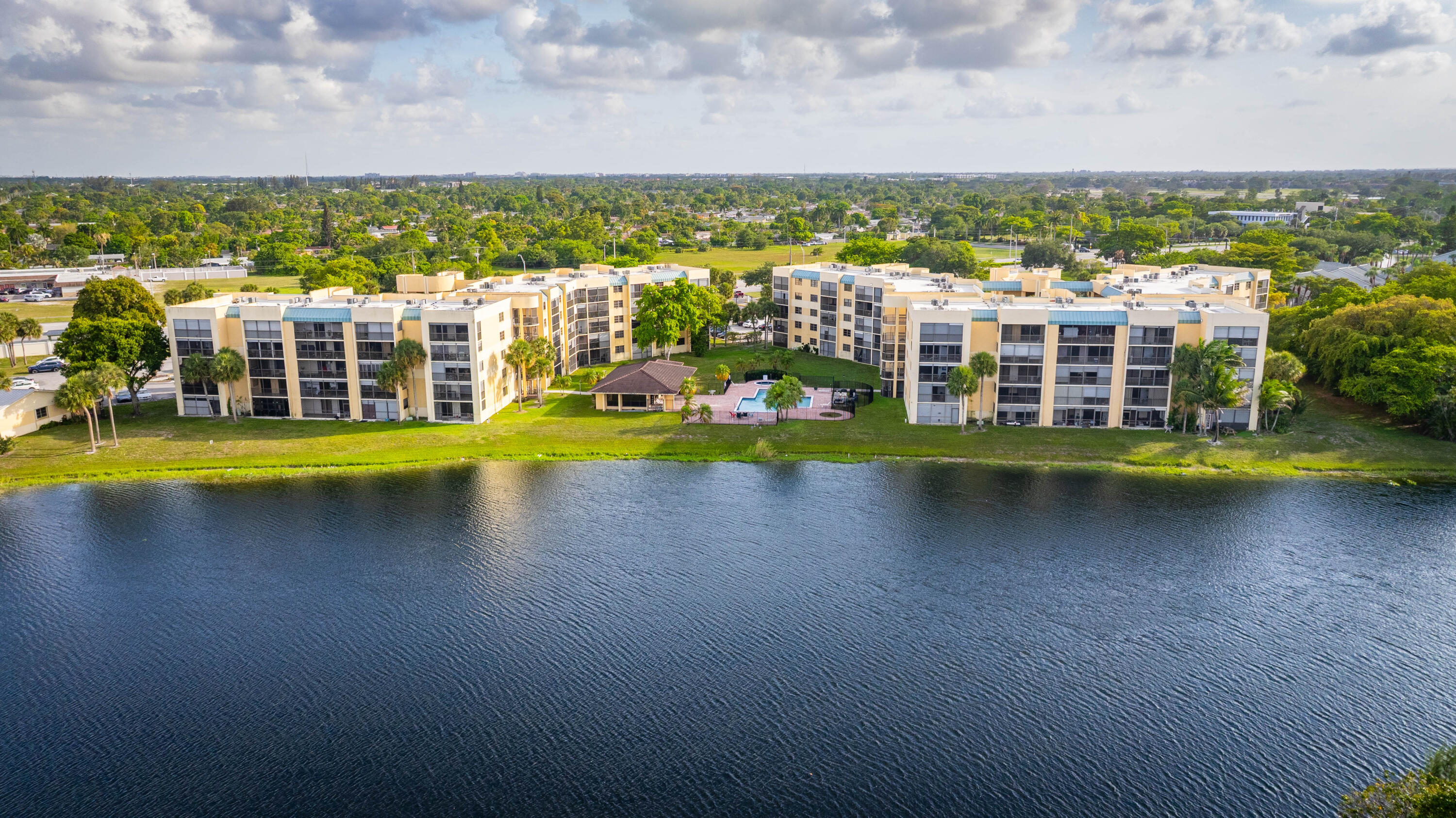 ISLES OF INVERRARY I CONDO - Residential