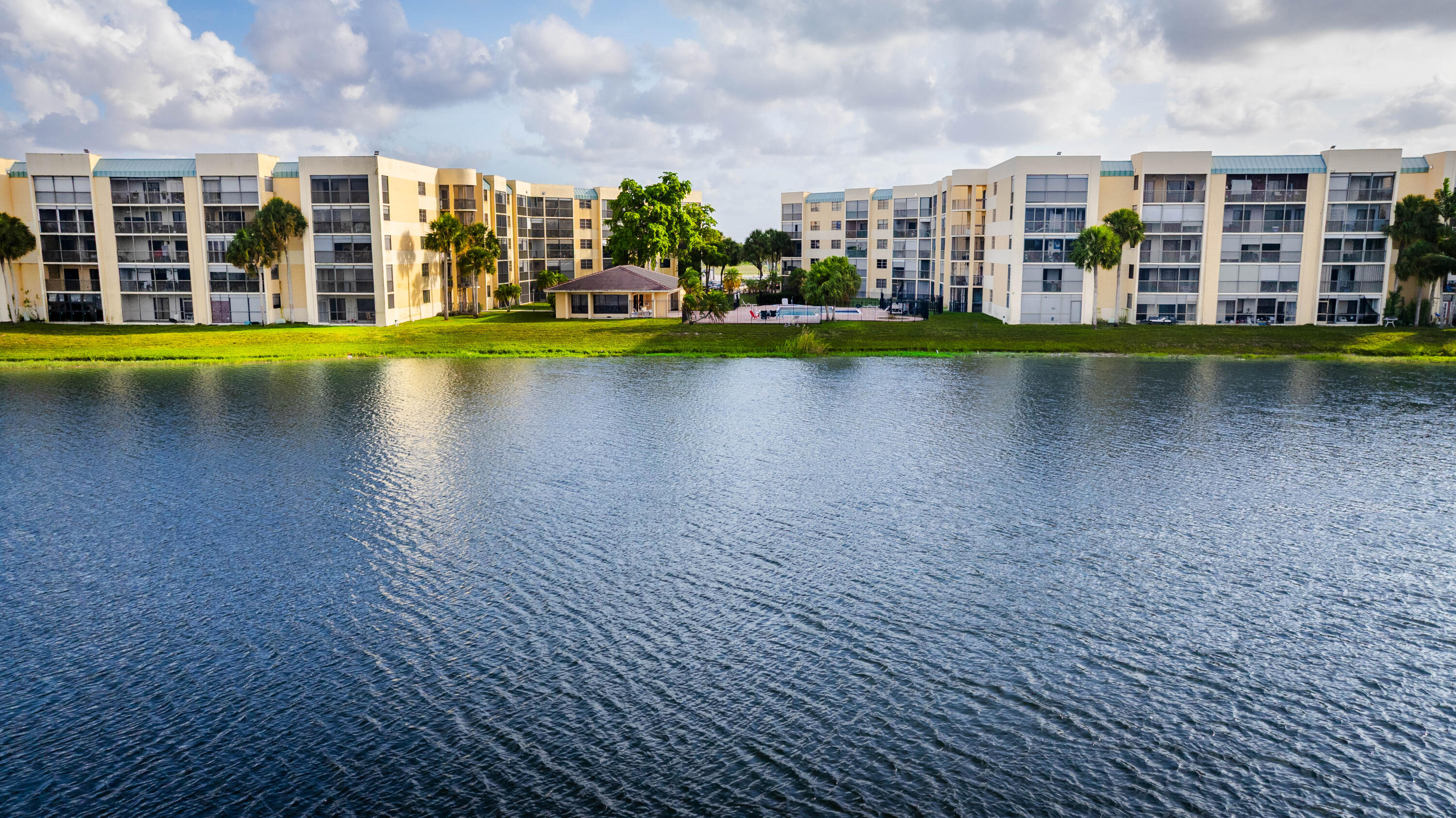 ISLES OF INVERRARY I CONDO - Residential