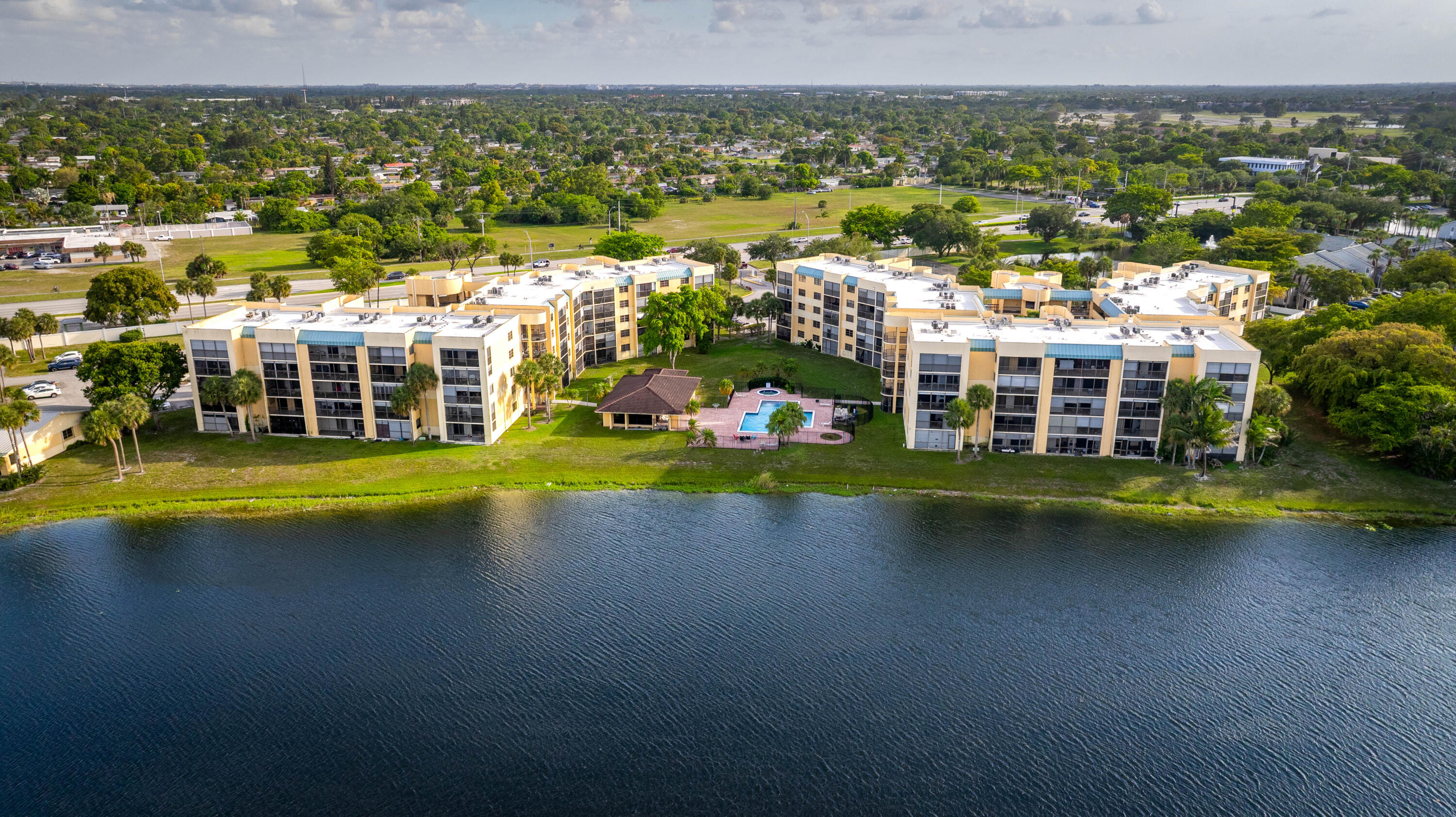 ISLES OF INVERRARY I CONDO - Residential