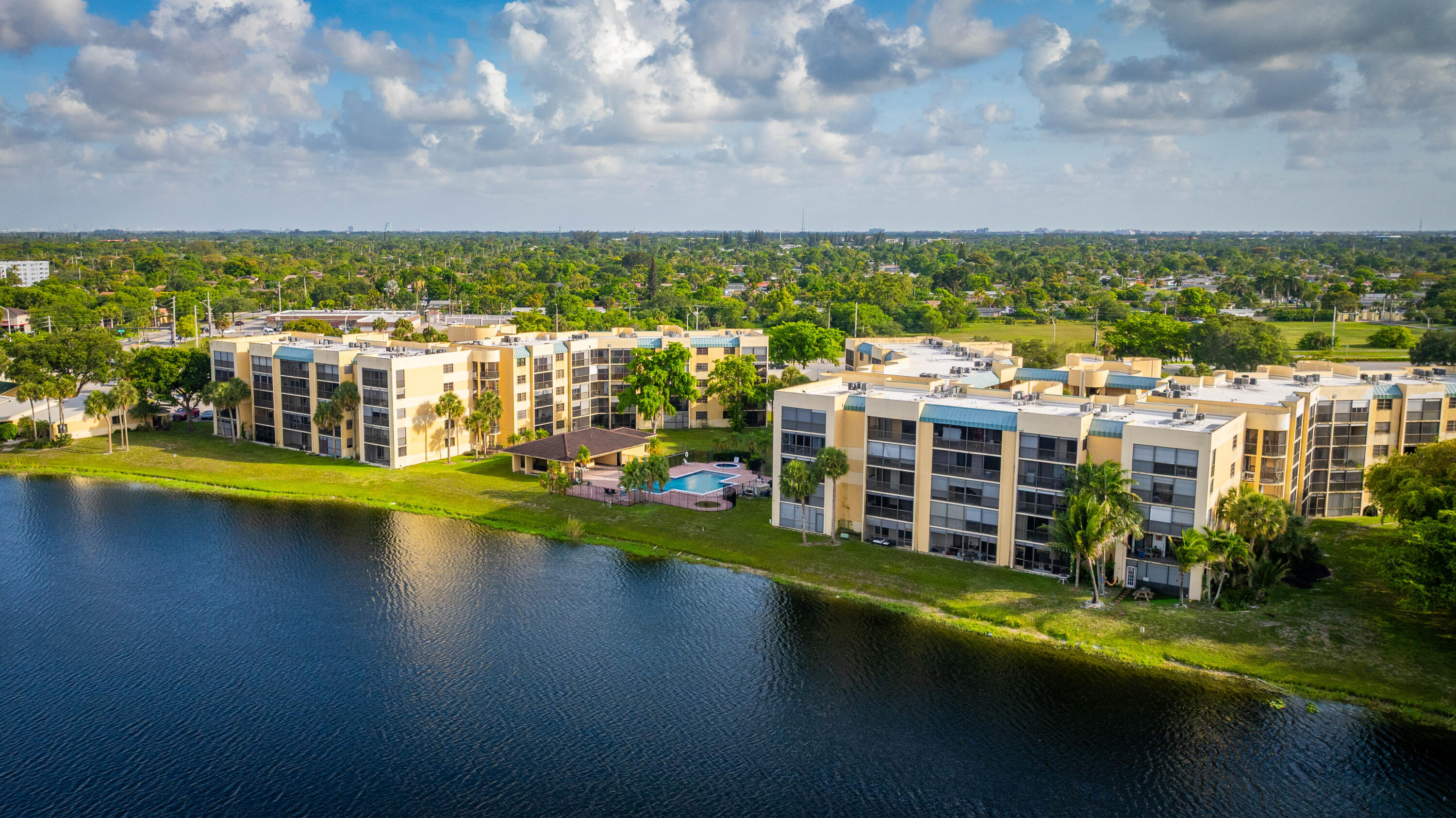 ISLES OF INVERRARY I CONDO - Residential