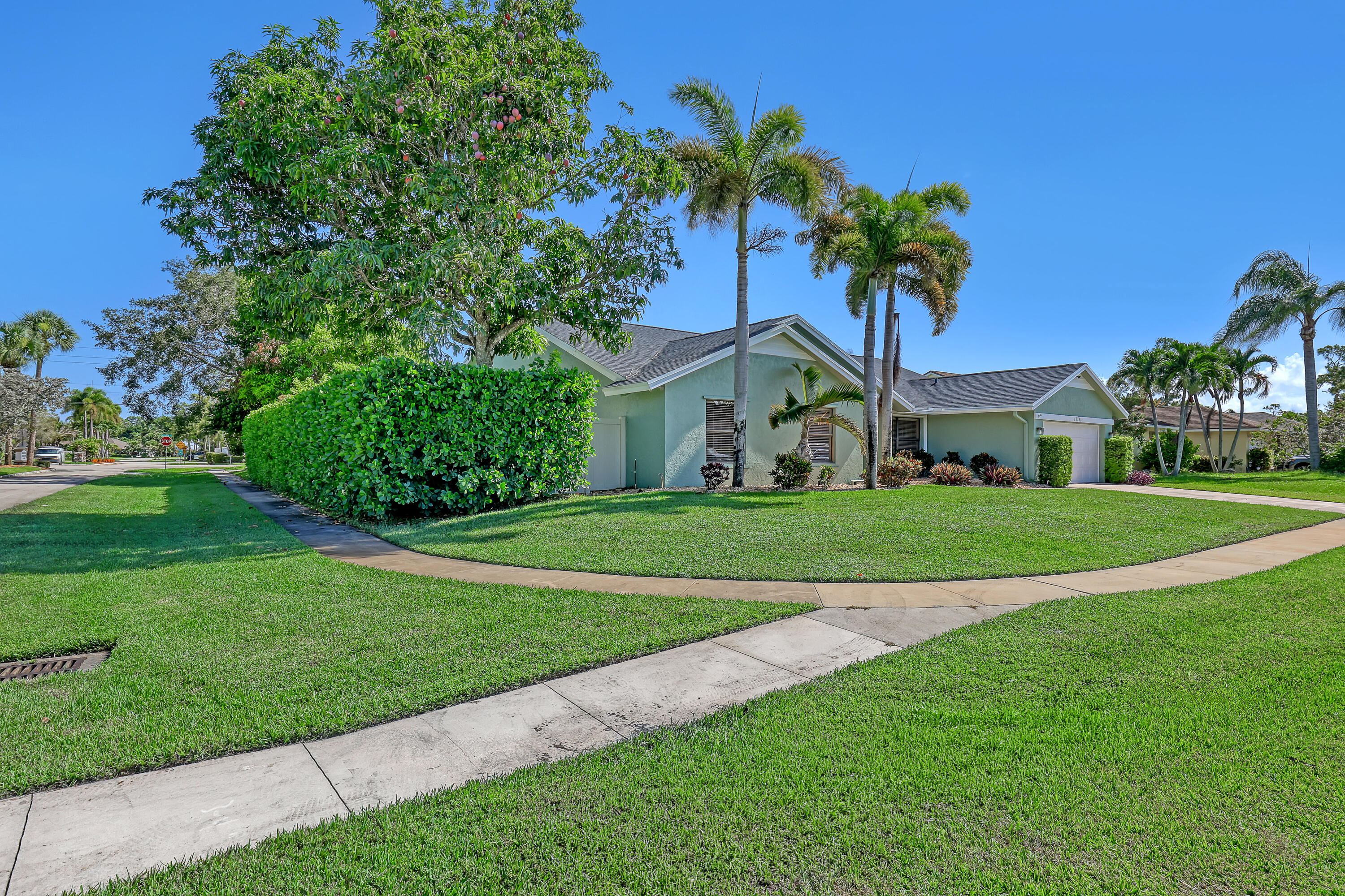 SUGAR POND MANOR OF WELLINGTON - Residential