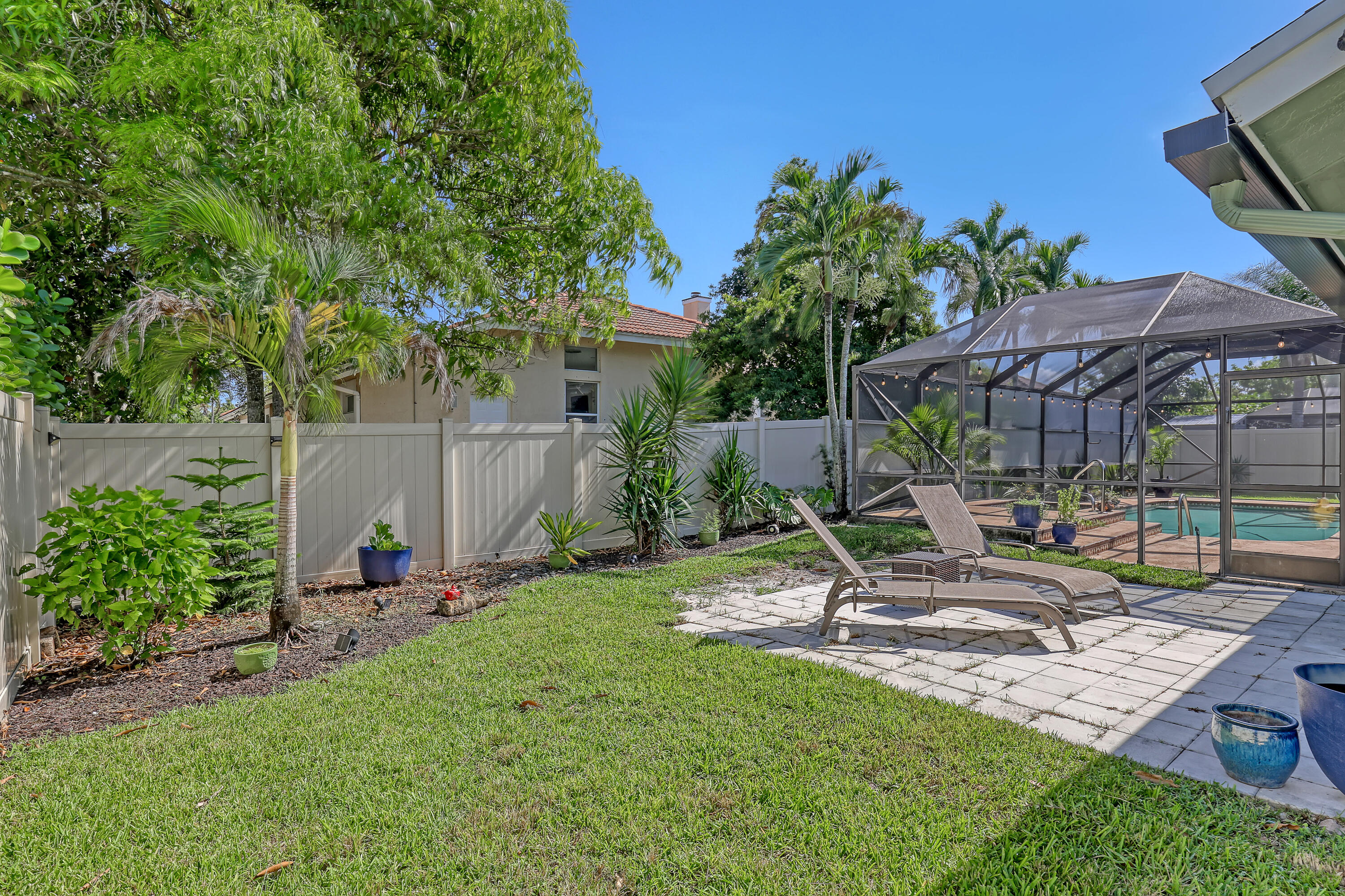SUGAR POND MANOR OF WELLINGTON - Residential