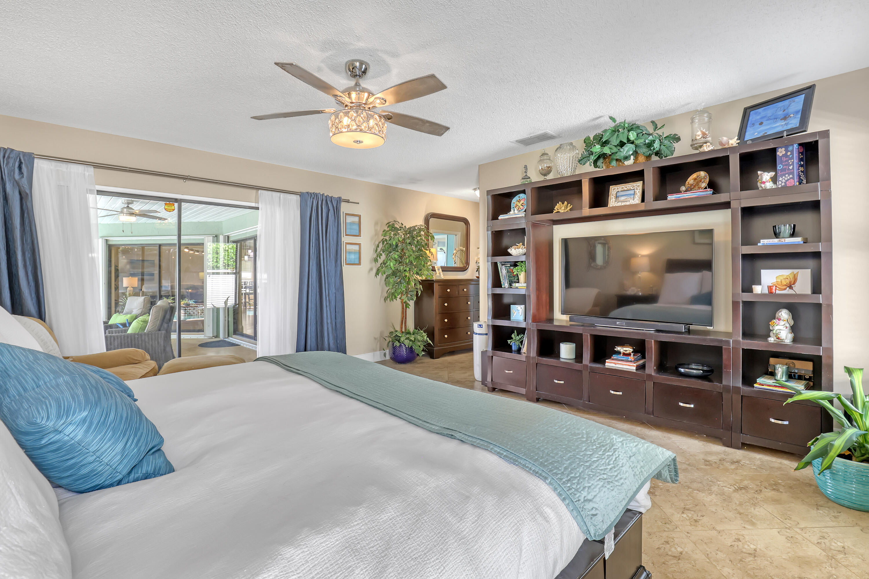 SUGAR POND MANOR OF WELLINGTON - Residential