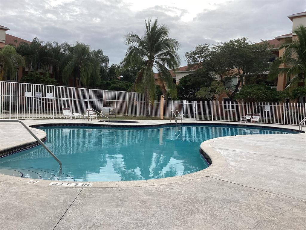 COURTYARDS AT DAVIE CONDO - Residential
