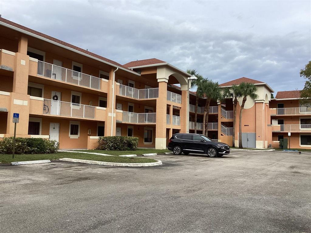 COURTYARDS AT DAVIE CONDO - Residential
