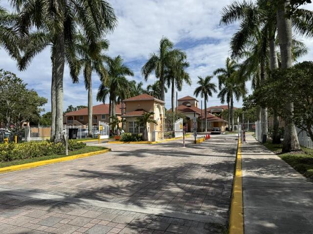 COURTYARDS AT DAVIE CONDO - Residential