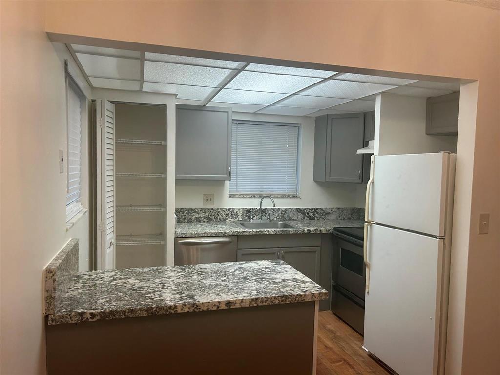 COURTYARDS AT DAVIE CONDO - Residential