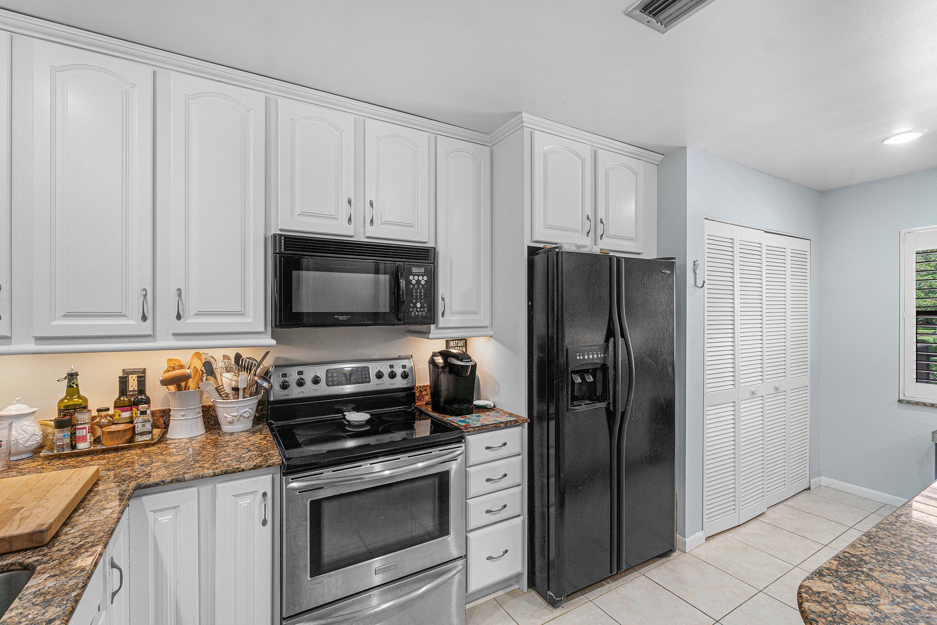 DELRAY OAKS WEST CONDO - Residential