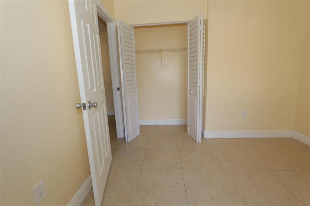 SUNRISE GOLF VILLAGE SEC 21 - Residential Lease