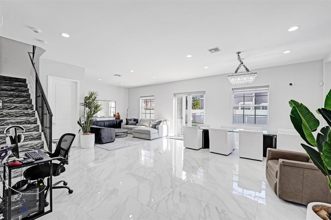 FOREST VIEW ESTATES - Residential Lease