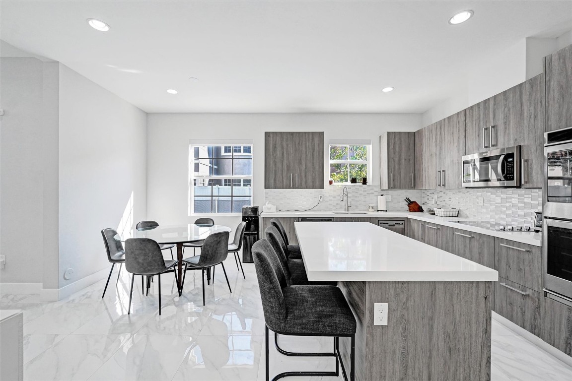 FOREST VIEW ESTATES - Residential Lease