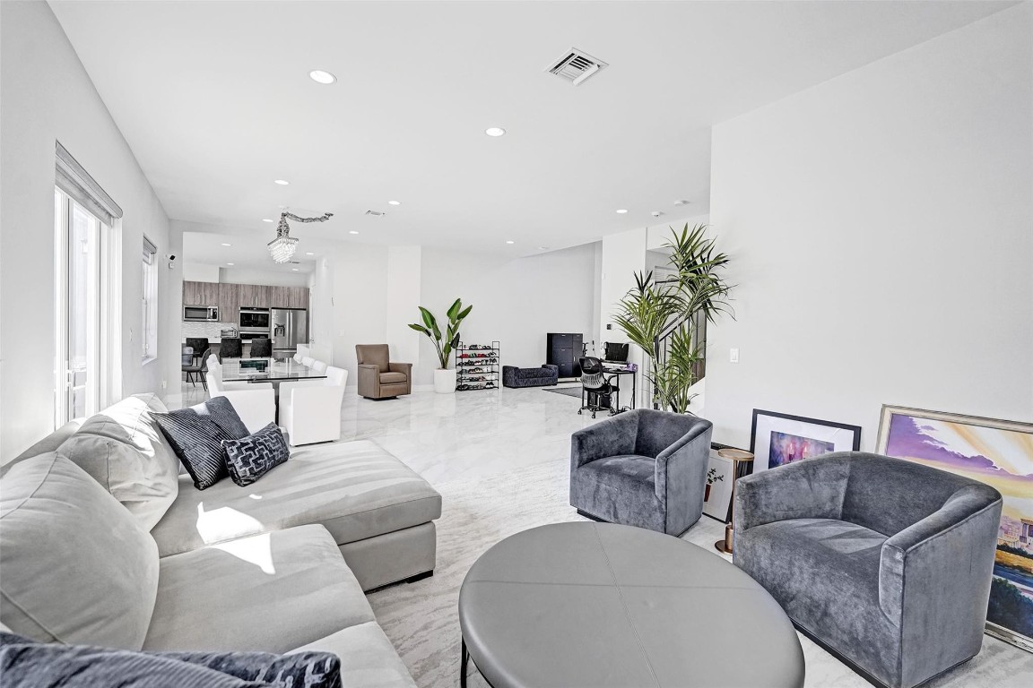 FOREST VIEW ESTATES - Residential Lease