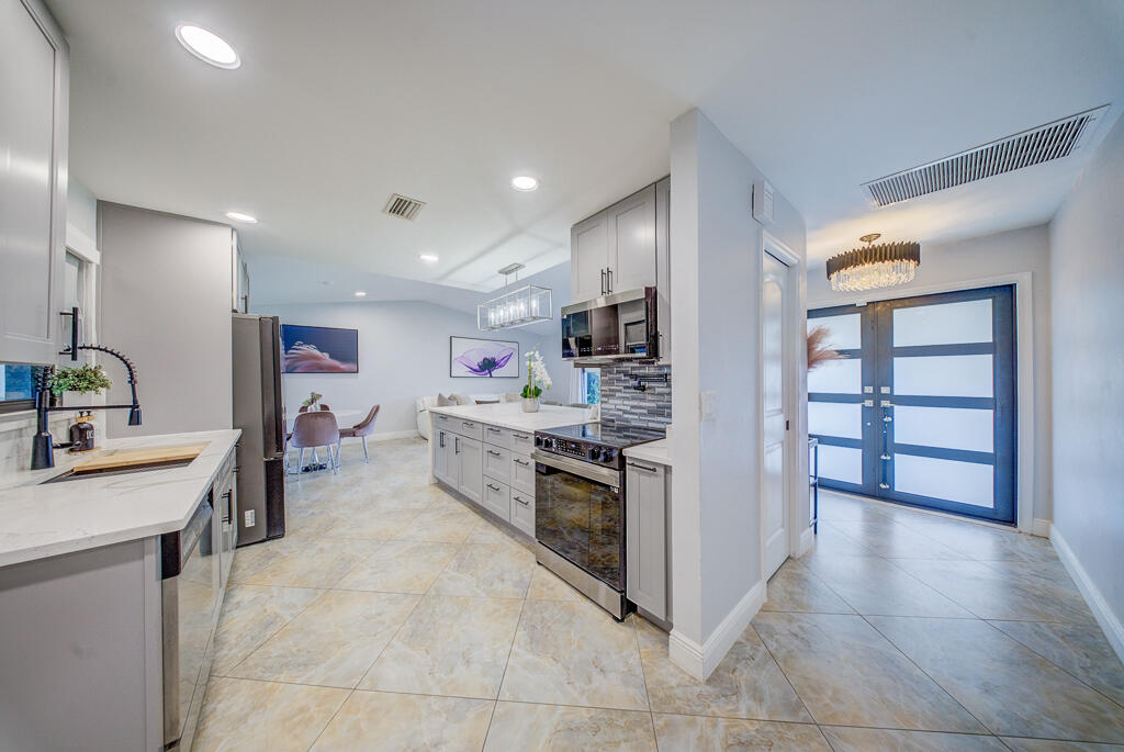 CRYSTAL HEIGHTS - Residential