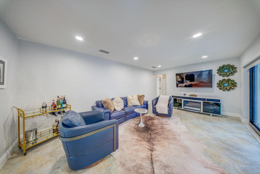 CRYSTAL HEIGHTS - Residential